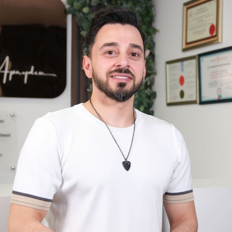 Op. Dr. Emre Apaydın, Beştepe'deki muayenehanesinde; arkada uzmanlık ve eğitim belgeleri